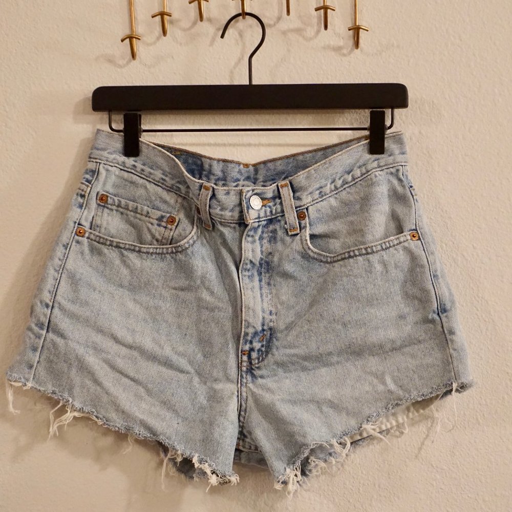 Vintage Levis Mid rise shorts